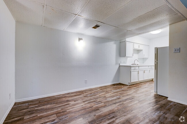 2BR, 1BA - 850SF - Dining Area