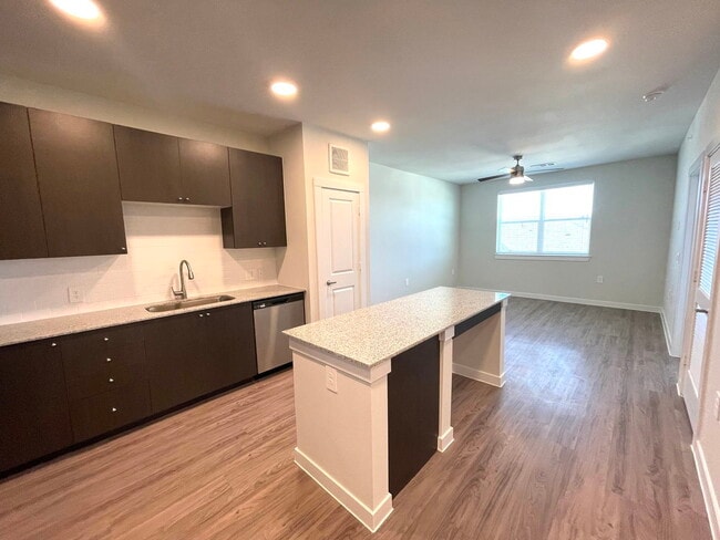 Building Photo - 5901 Co Rd 277 Unit 1115