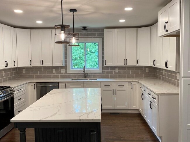 Photo - 1500 Old Mill Crossing NE