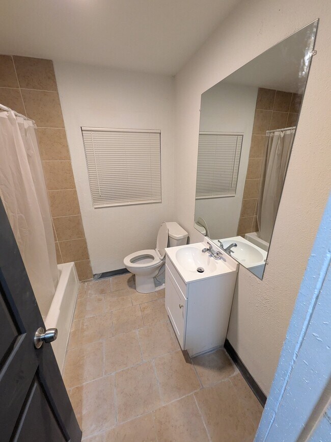 1726 E Dartmouth St Unidad A