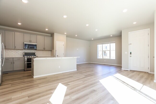 Photo - 849 Tarragon Rd