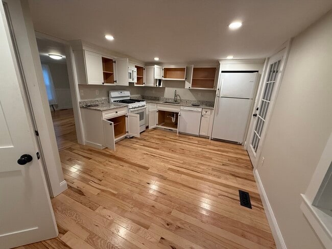 Building Photo - 2 Evans Pl Rental