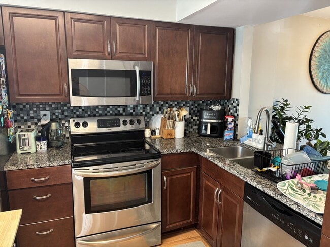 Photo - 1355 Riverwood Way