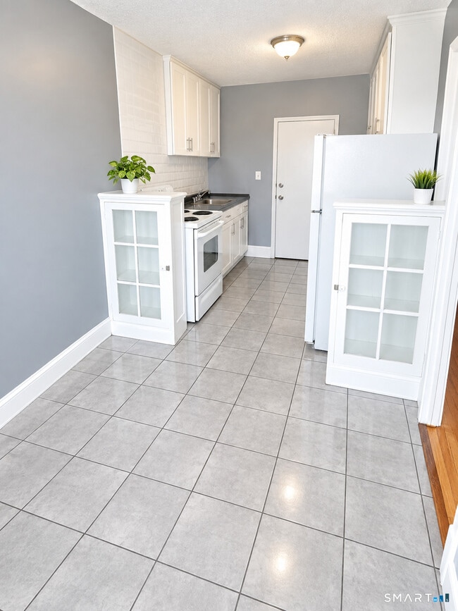 9 Evergreen Ave Unit C6