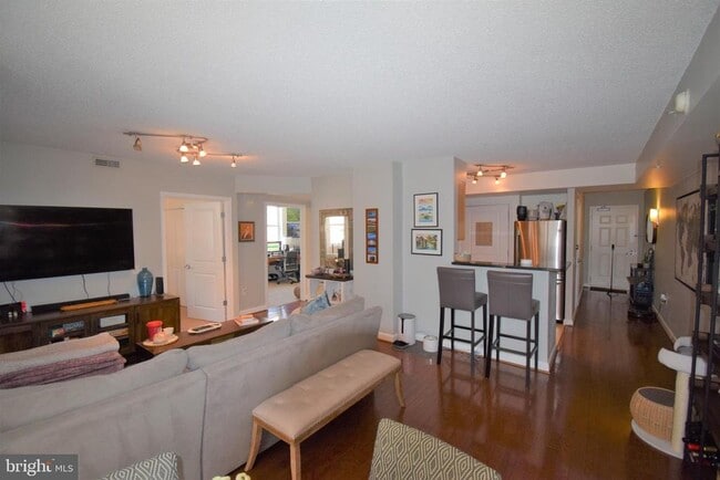 Photo - 880 N Pollard St Unidad 824