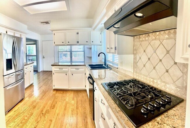 Photo - 4115 Woodbridge Dr