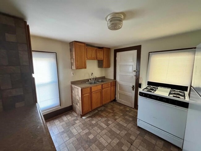 Building Photo - 339 E Market St Ext Rental