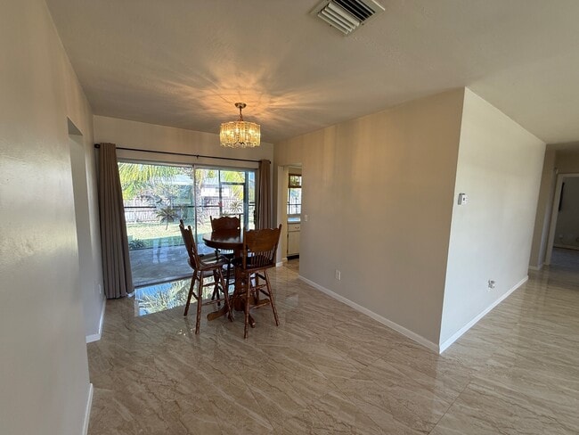 Photo - 671 NW 17th St