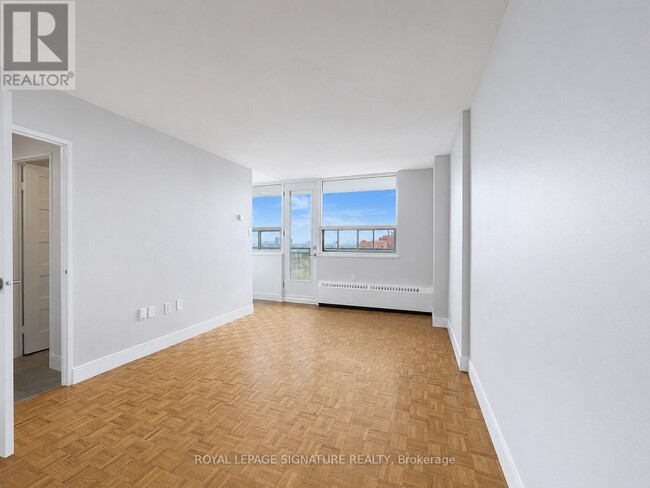 Photo - 1500 Bathurst St Unit 1201