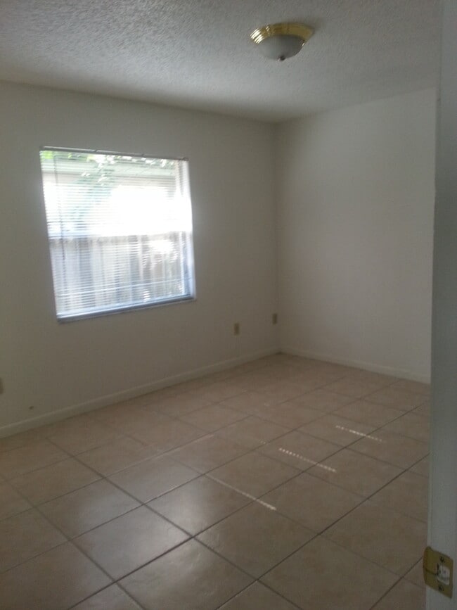 Photo - CUTE AFFORDABLE 2/2 DUPLEX off Michigan!