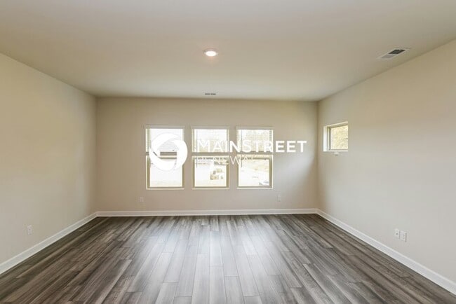 Photo - 4 Bedroom Pet-Friendly Home in Charlotte, NC with Main Street Renewal
