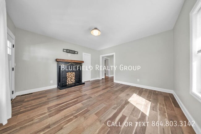 Photo - 800 Perry Rd
