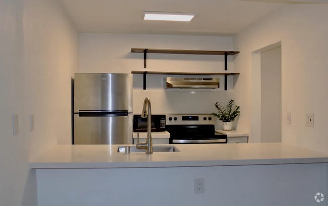 Building Photo - Unbeatable Location Unit #6 Rental