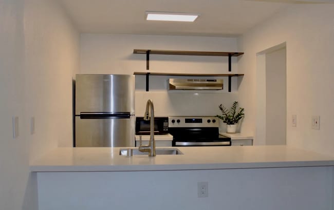 Unbeatable Location - Unbeatable Location Apartment Unit #6