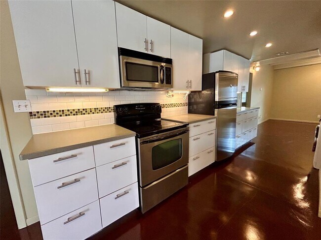 Photo - 2408 Leon St Unit 113