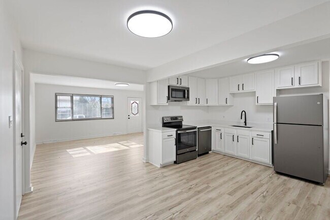 Photo - 6136 Hickorywood Dr