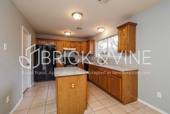 Photo - 17621 Cranbrook Rd
