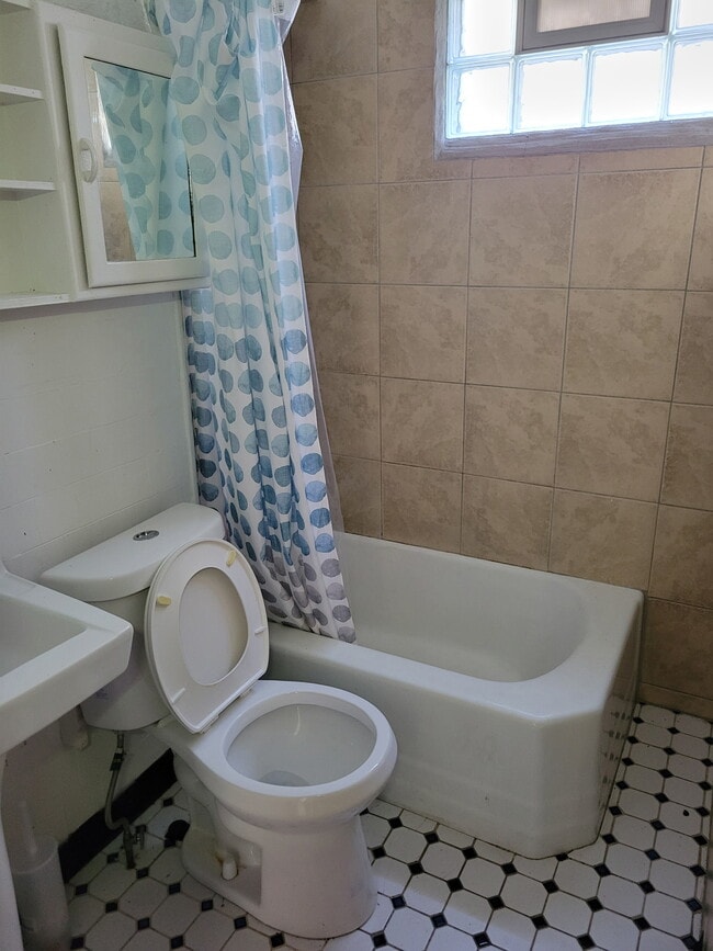 Photo - 612 Hess Ave