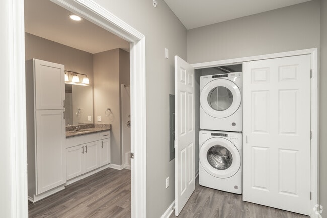 1BR, 1BA - 900SF - Laundry
