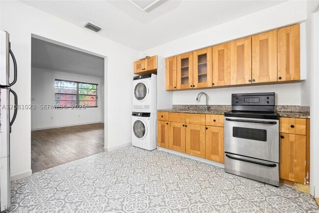 Photo - 2928 Louise St Unit 30