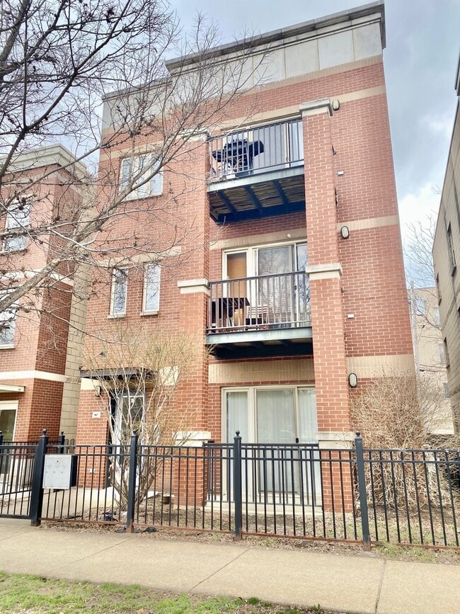 Building Photo - 907 S Lytle St Unit 101