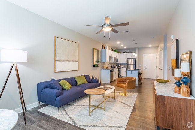 1BR,1BA,751SF