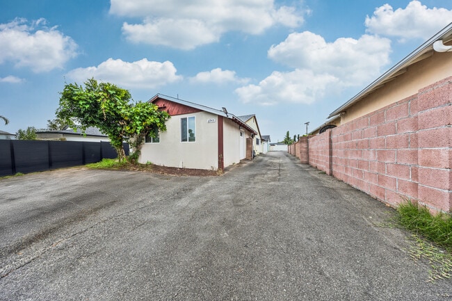 Photo - 6943 Nagle Ave