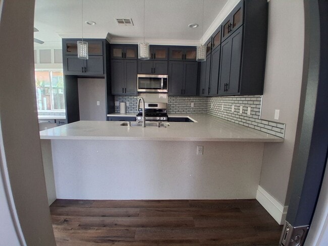 Photo - 2112 Eicher Ave