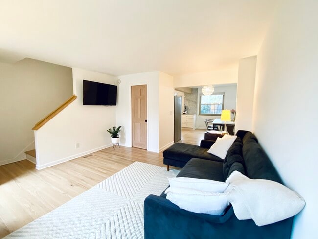 Photo - 1845 Northwest Ct Unit Apt C