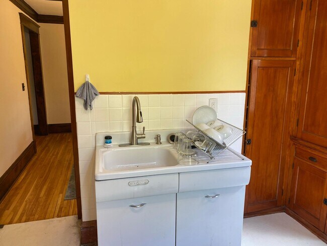 Photo - 1879 Portland Ave