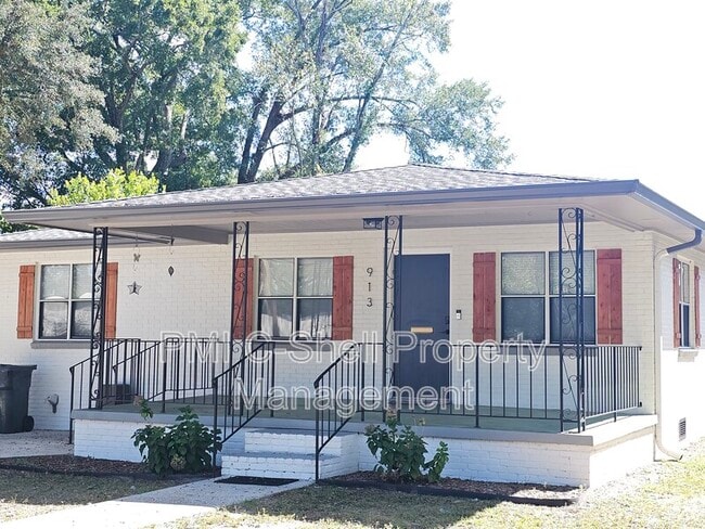 Building Photo - 913 W Hernandez St