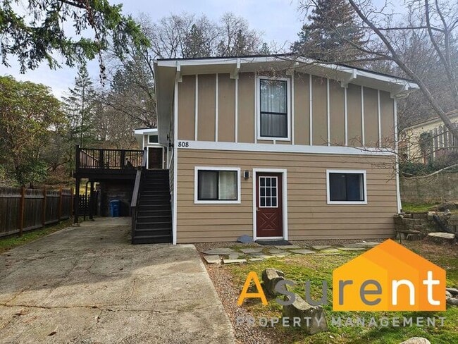 Building Photo - Stunning Home located in the picturesque Ashland