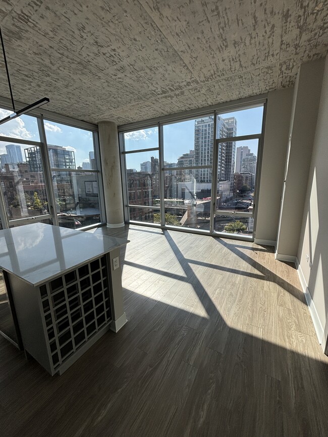 Building Photo - 744 N Wells St Unit 1523 Rental