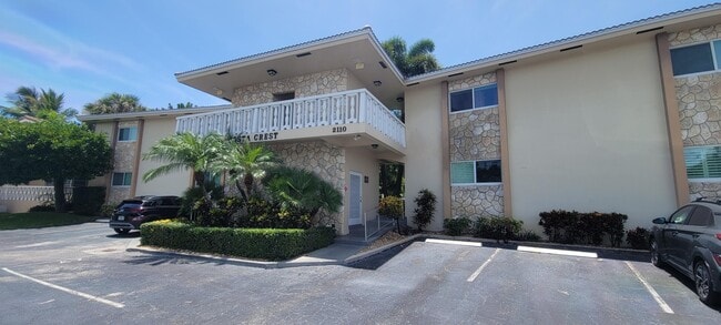 Building Photo - 2110 NE 39th St Unit 3B