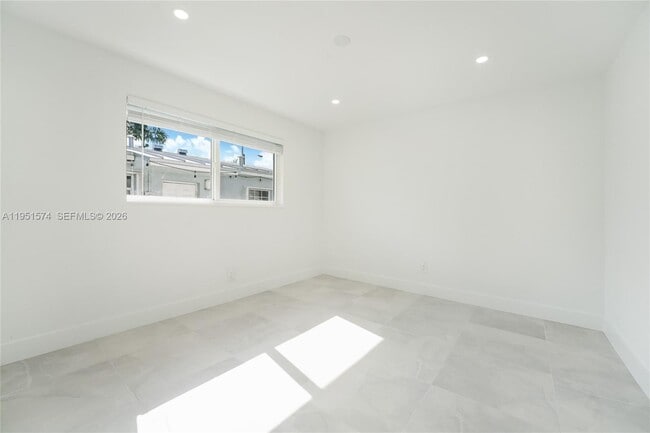 Building Photo - 857 W 34th St