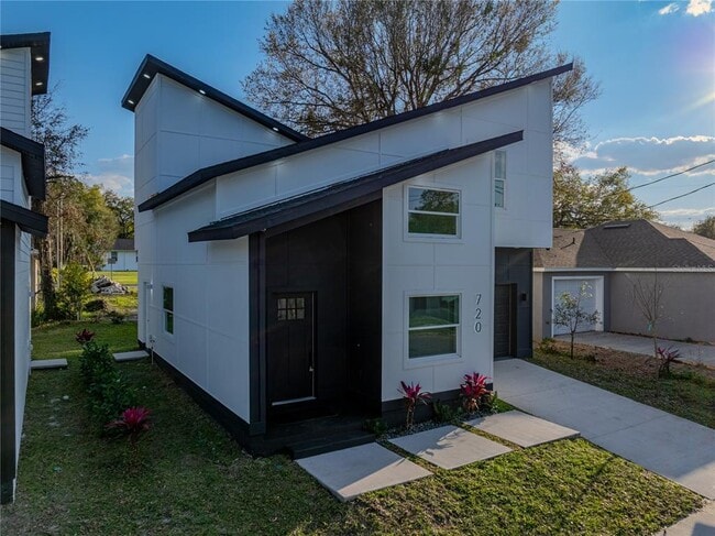 Photo - 720 W 14th St