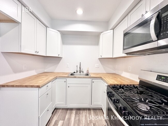 Photo - 14617 Gilmore St Unit 6