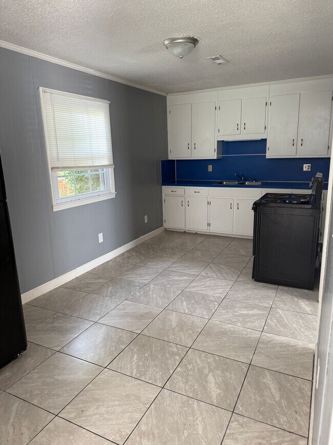 34 Magnolia St Unit 34 Magnolia Apt A