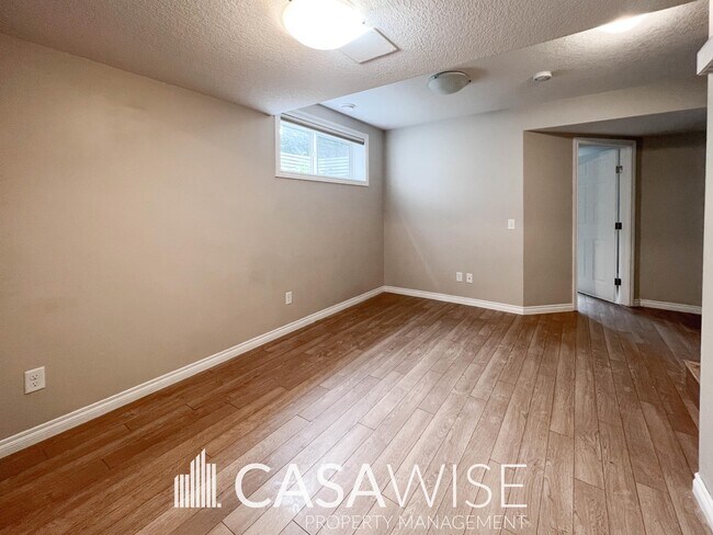 Photo - 11307-11379 79 Ave NW