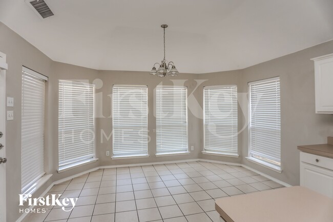 Photo - 635 St Eric Dr