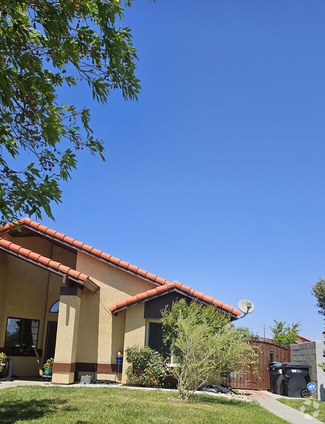 Building Photo - 3557 Skyway Ct Rental