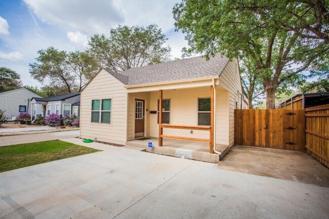 Photo - 2418 23rd St