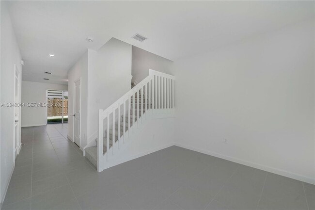 Photo - 701 SE 13th St Cir
