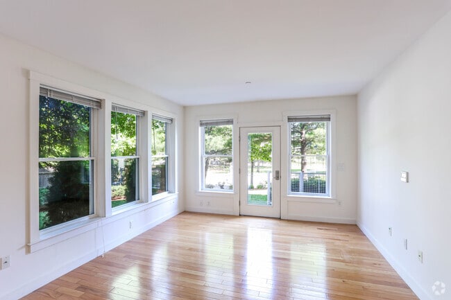 1 BR, 1BA - 760 - Living Space