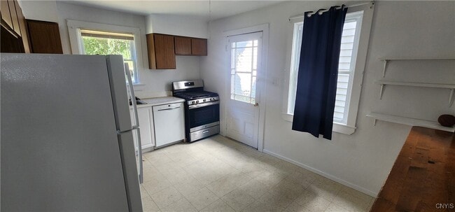 Photo - 131 W Schuyler St