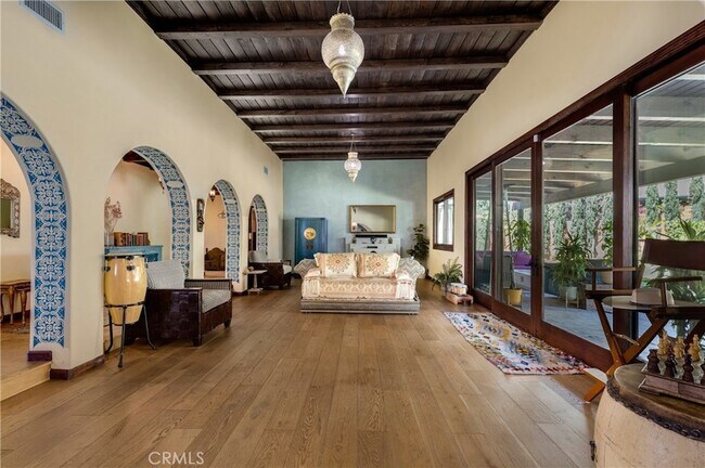 3092 Laurel Canyon Blvd