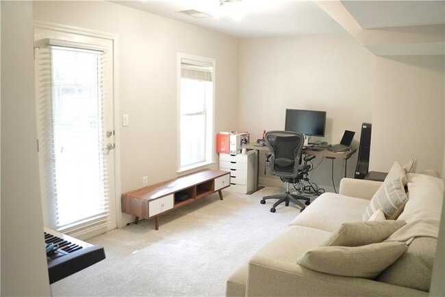 Photo - 1120 Glenridge Pl NE