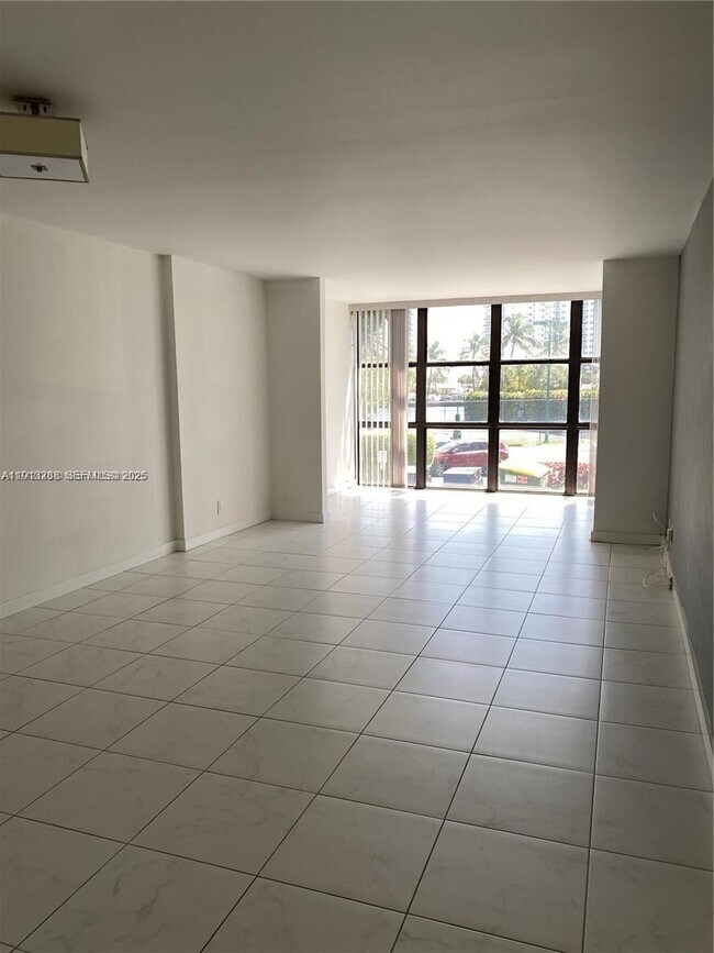 Photo - 1000 Parkview Dr