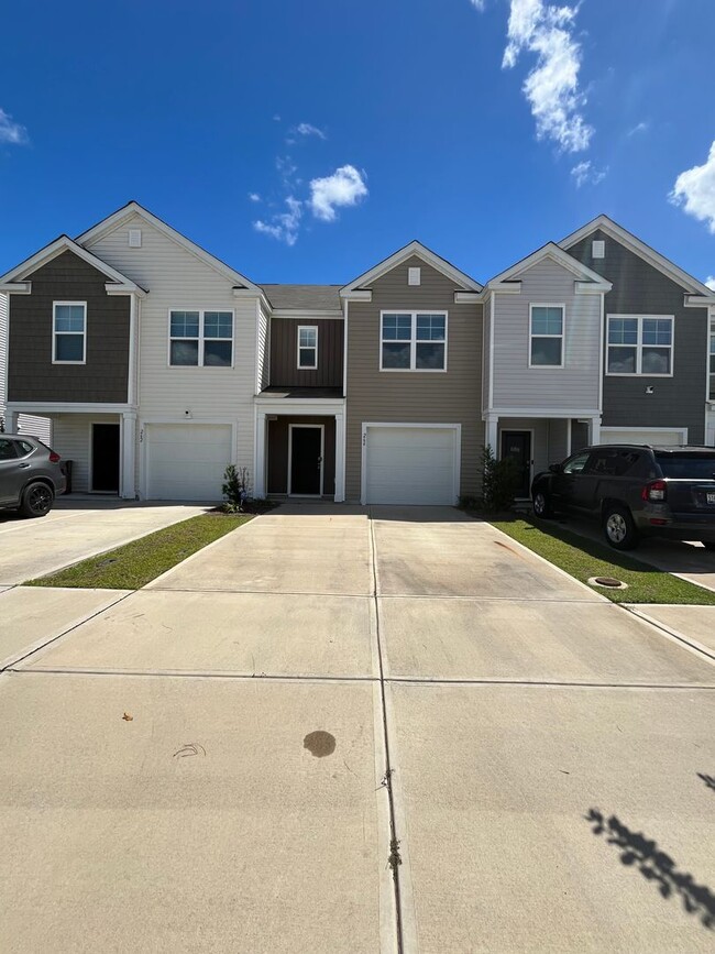 Building Photo - 264 Blue Haw Dr