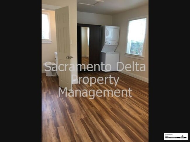 Building Photo - Cute and Cozy 1bed/1bath Cottage in Colonial Heights